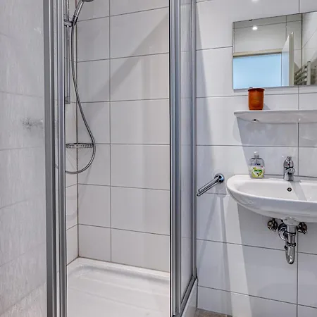 Отель Touch Down Ломар