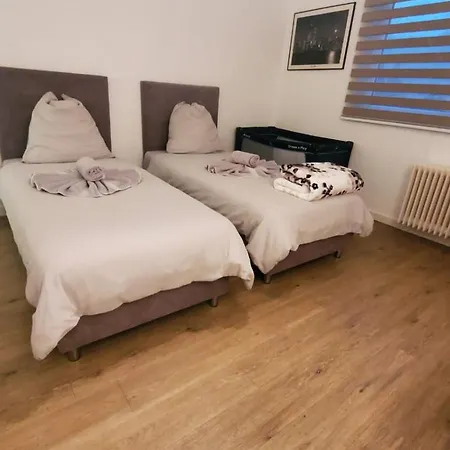 Отель Touch Down Ломар