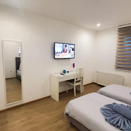 Touch Down Отель Ломар