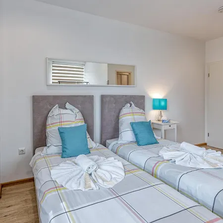 Touch Down Отель Ломар