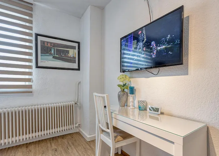 Touch Down Отель Ломар