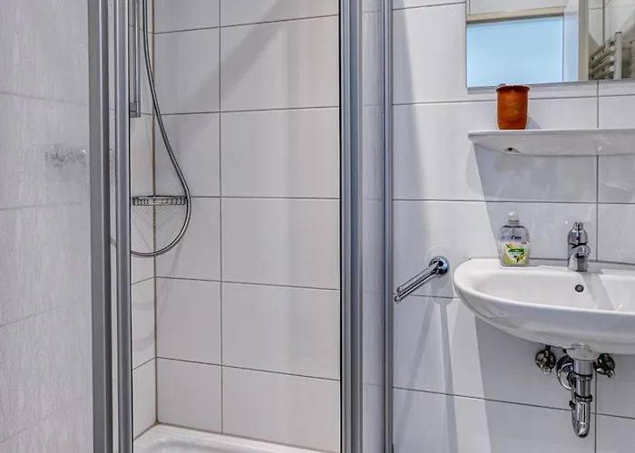 Отель Touch Down Ломар