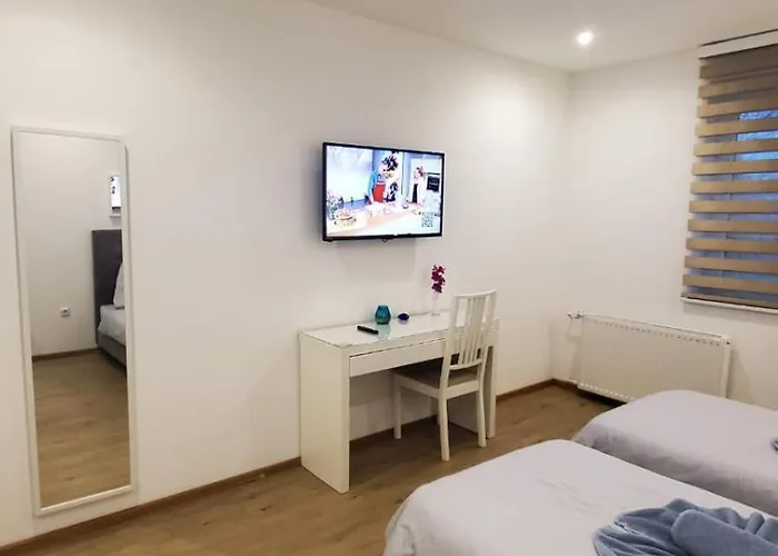 Touch Down Отель Ломар