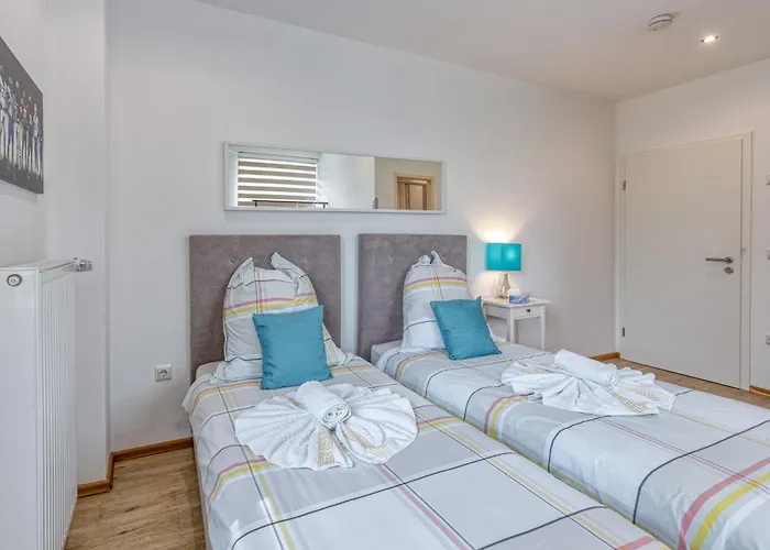 Touch Down Отель Ломар