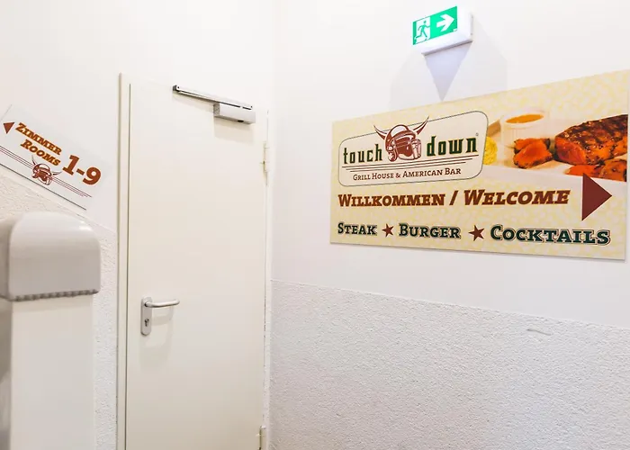 Отель Touch Down Ломар